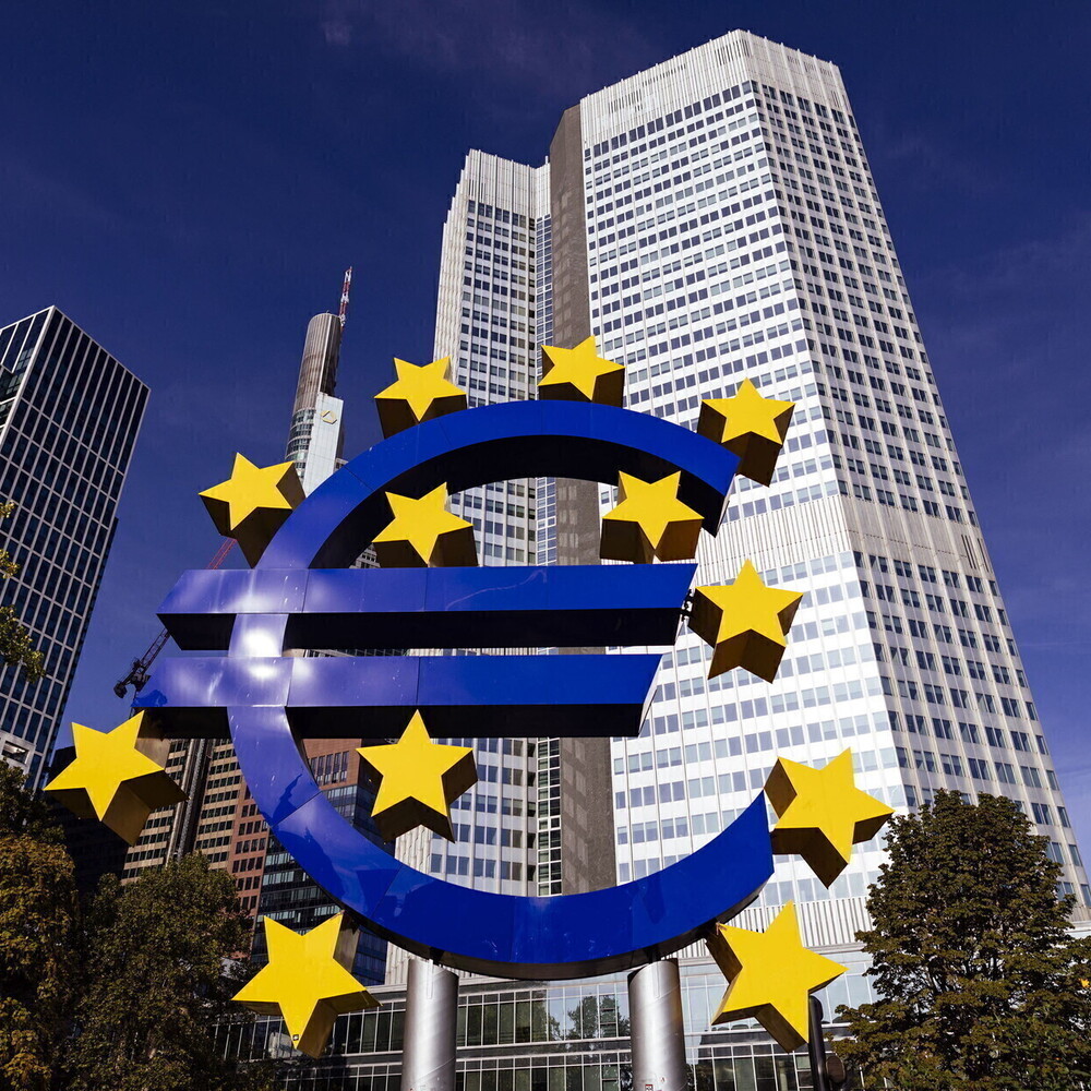 The ECB does not touch rates, "risks from war"