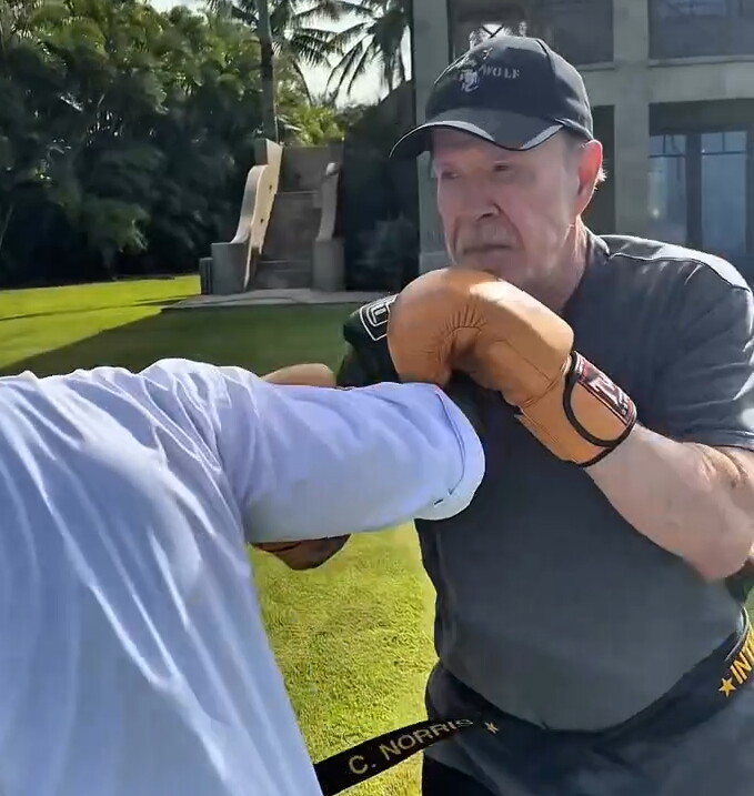 L’ultimo video di Chuck Norris prima della morte: "Non invecchio, salgo di livello"