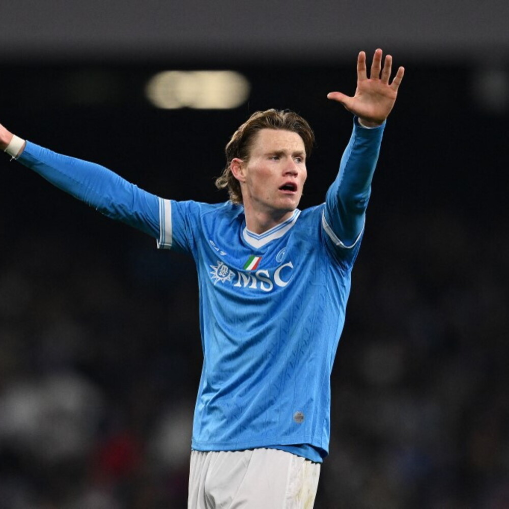 Napoli conquers Cagliari, a lightning goal from McTominay decides