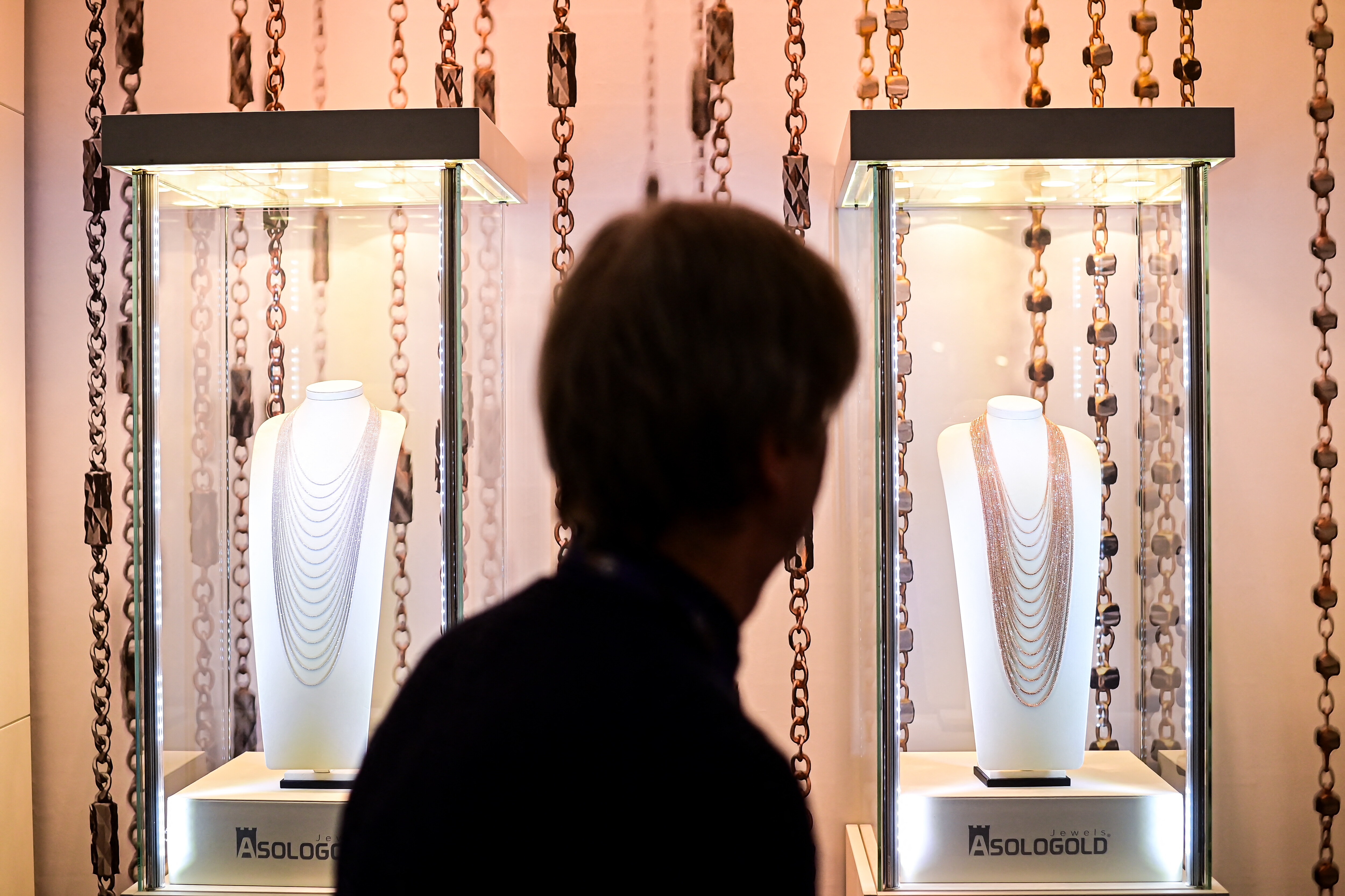 Quotazioni dell'oro alle stelle e export a picco, la "tempesta perfetta" dell'oreficeria italiana