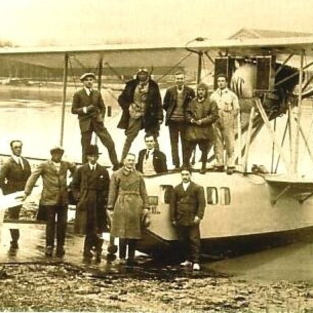 The double pair of seaplanes that played poker with the first commercial route