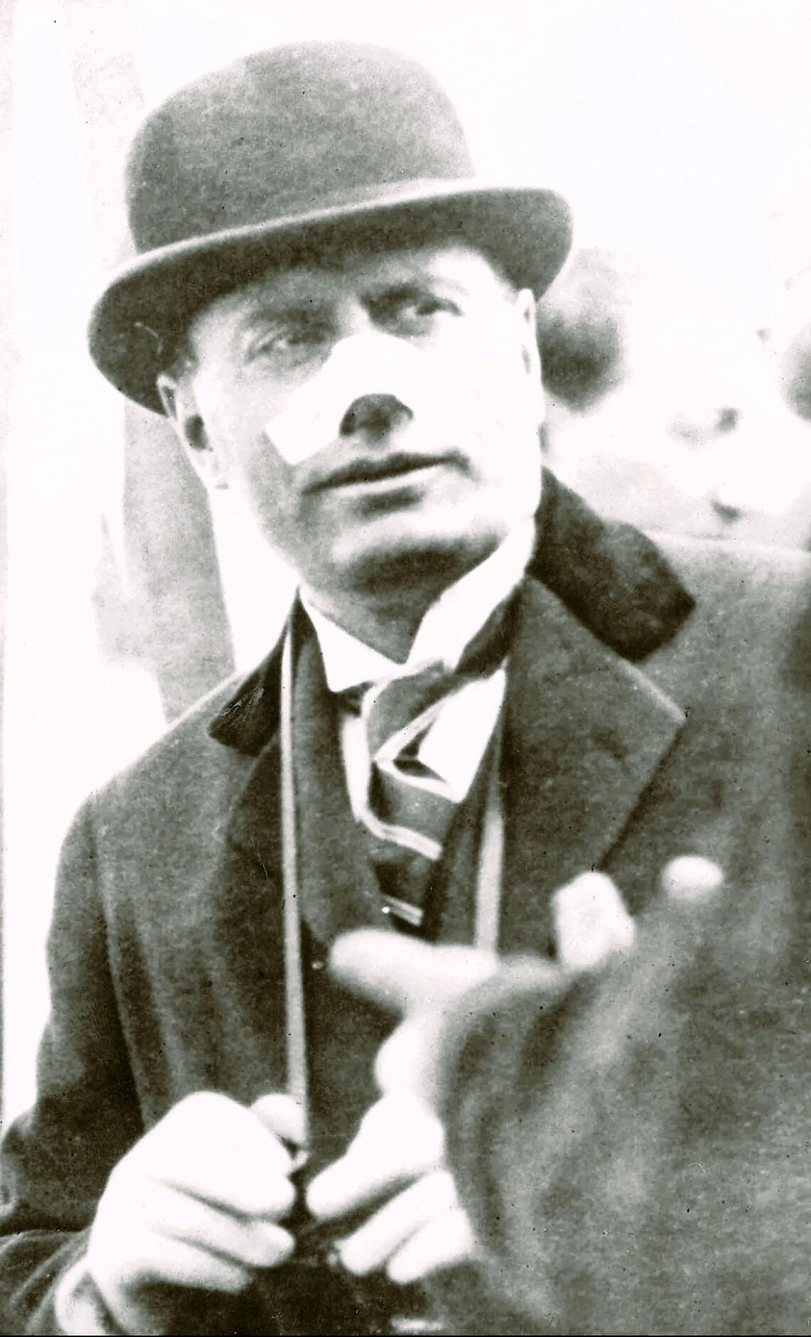 La pistolettata di Violet Gibson che sfiorò il naso di Mussolini