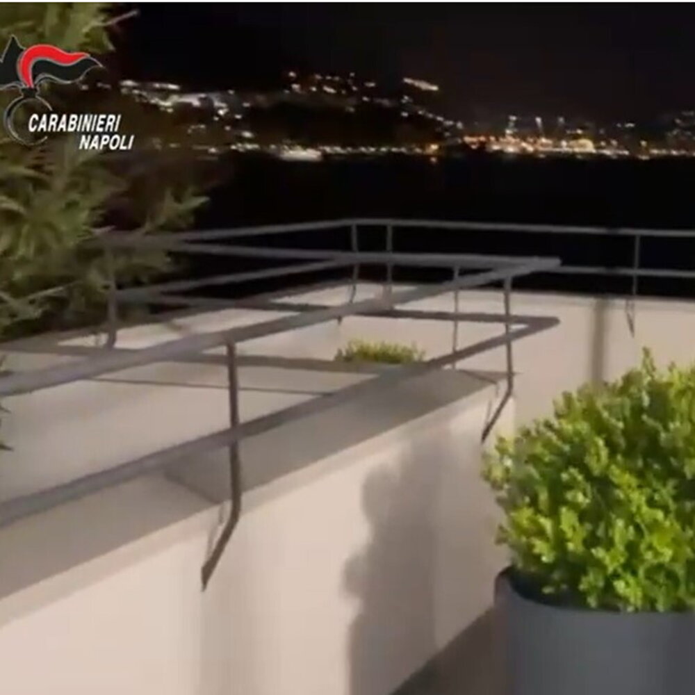 Il momento dell'arresto del boss Roberto Mazzarella