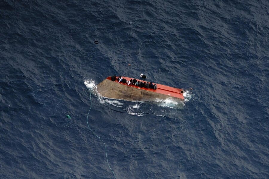 Naufragio nel Mediterraneo, 71 migranti dispersi [VIDEO]