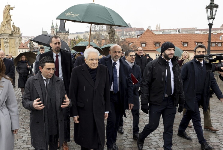 Mattarella: "La Nato è essenziale per l'equilibrio del mondo"