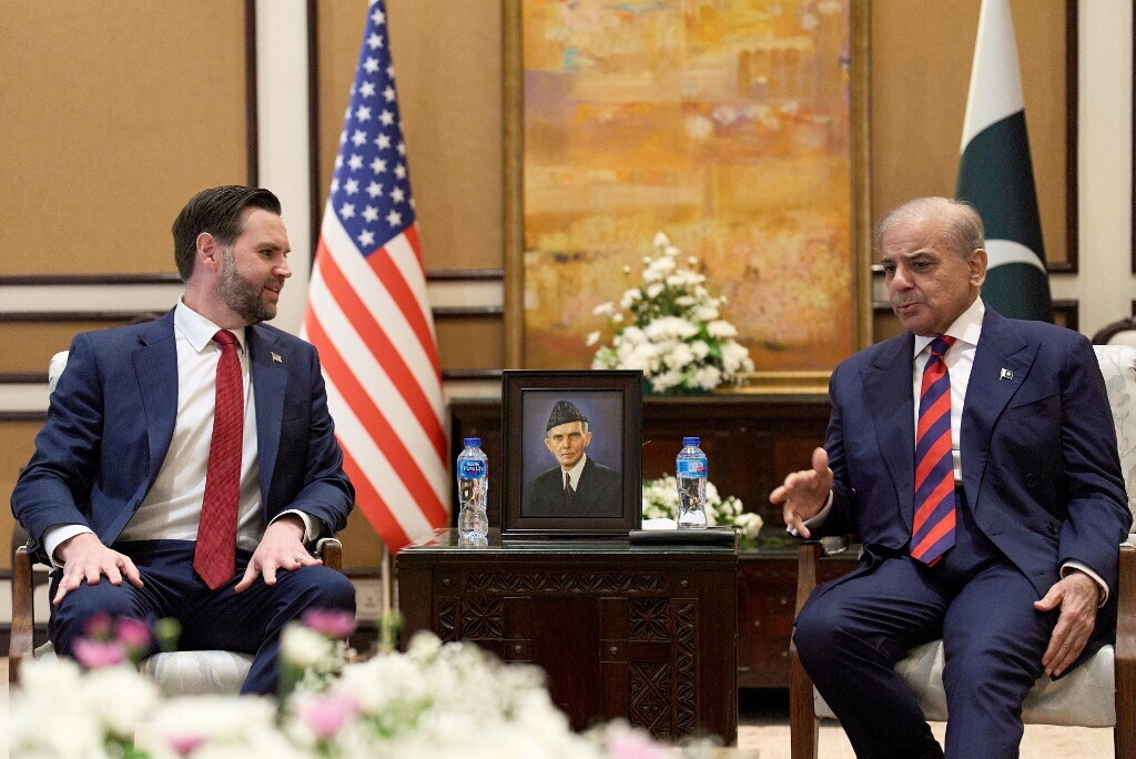 I colloqui a Islamabad vanno avanti ma su Hormuz 'c'è forte disaccordo' tra  Iran e Usa