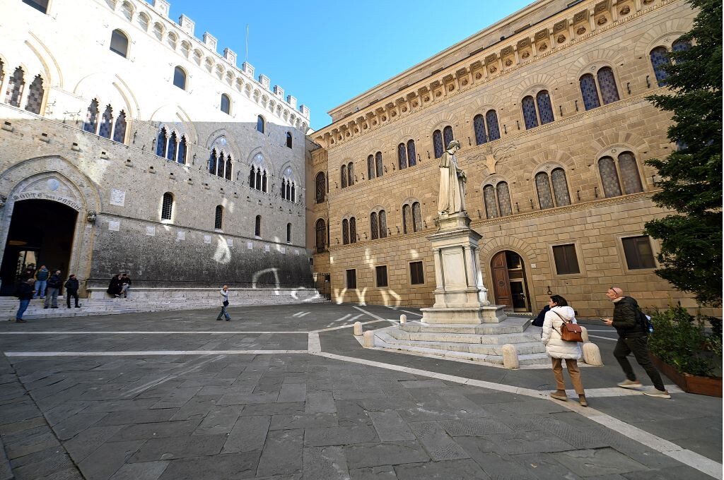 Ribaltone in Mps, Luigi Lovaglio torna al comando della banca senese