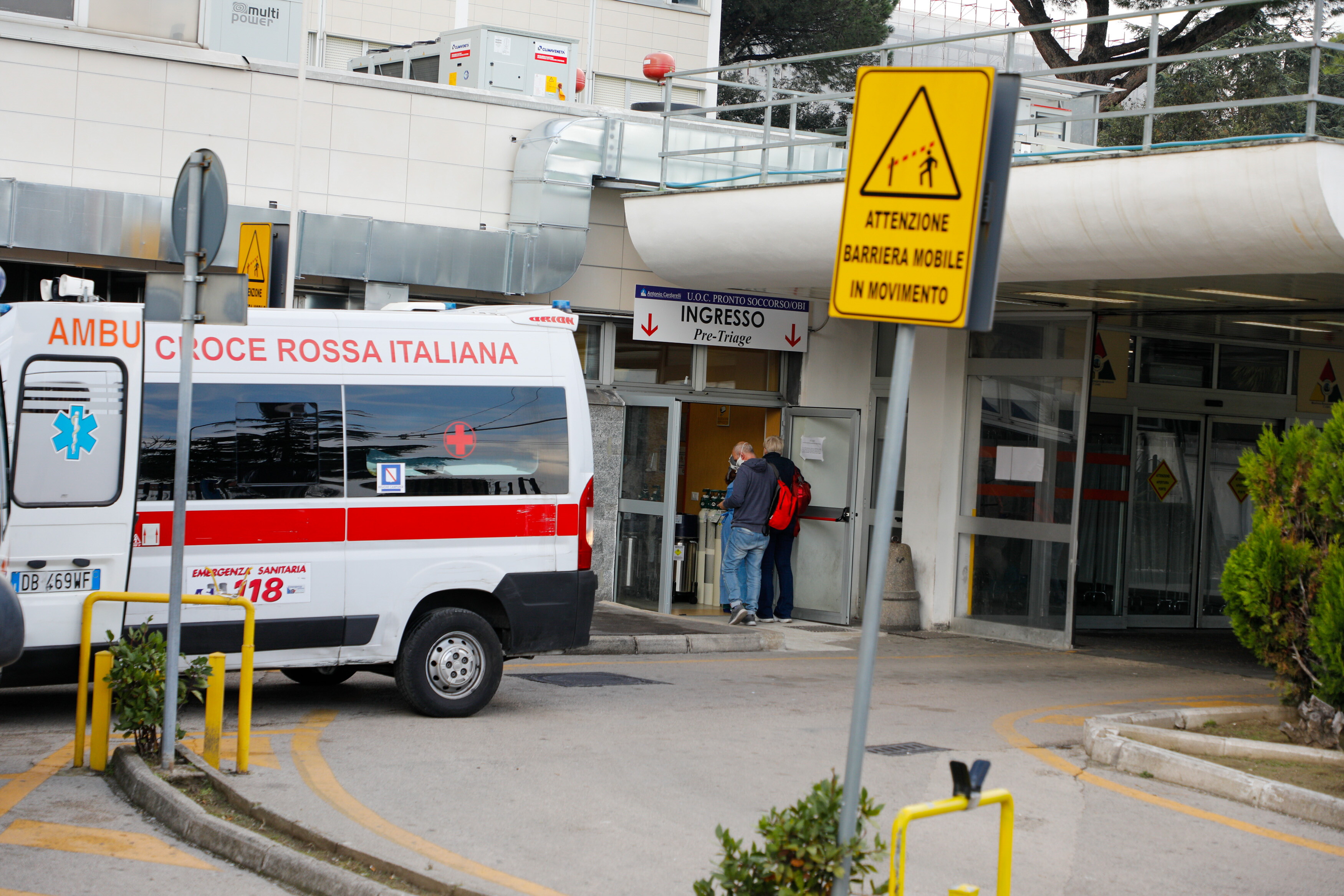 Agguato a Napoli: 33enne colpito da 5 proiettili