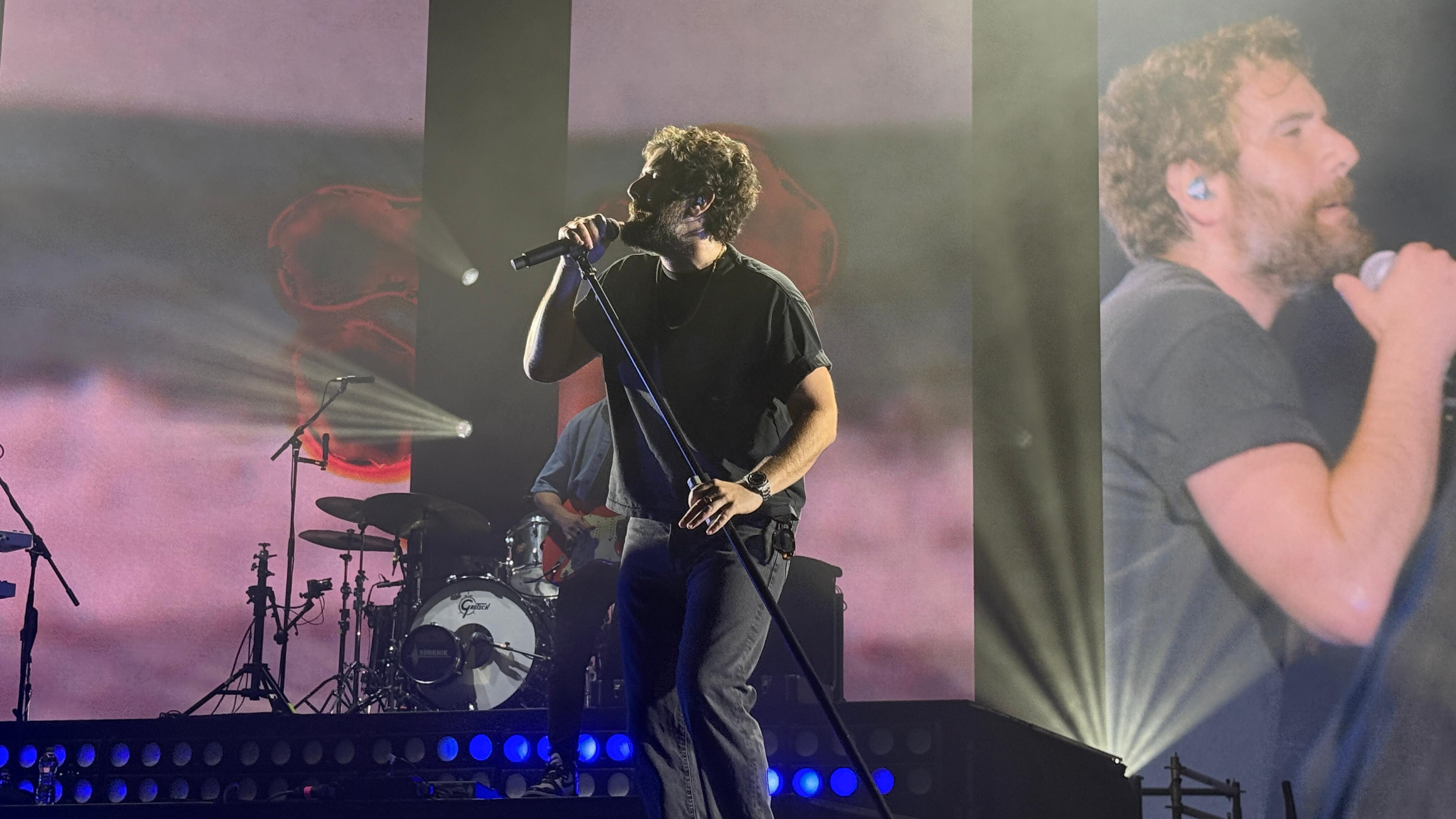 Tommaso Paradiso: "Basta cori della Lazio altrimenti i romanisti non vengono più"