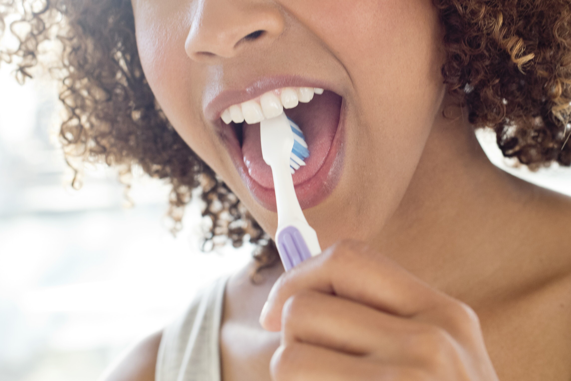 Spazzolini in silicone: sono efficaci quanto quelli in nylon?