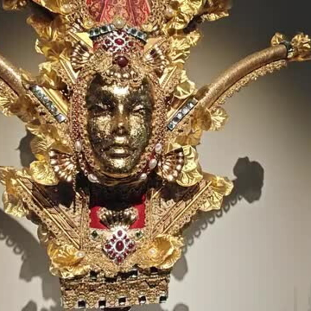 The exhibition is in Brussels "Machines for peace". Even the Santa Rosa car