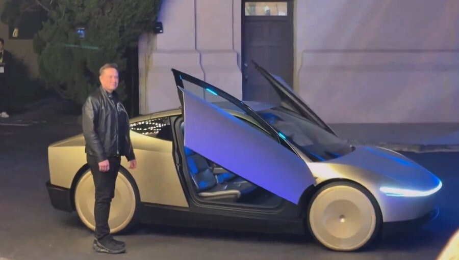 Musk annuncia l'avvio della produzione del robotaxi Cybercab