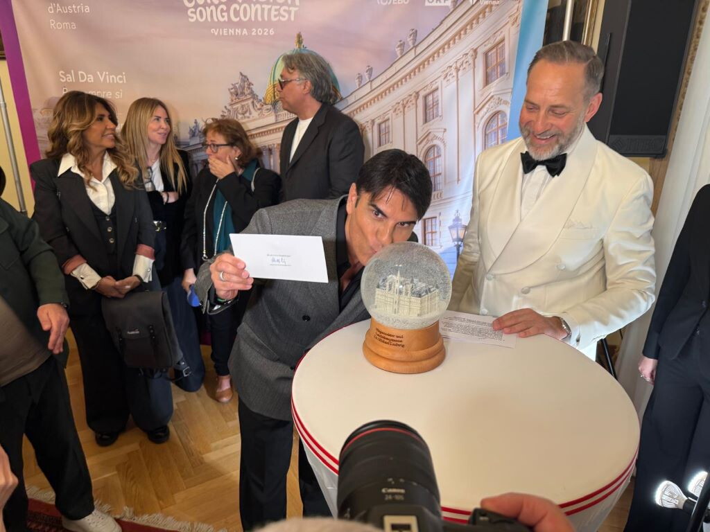 Sal Da Vinci mattatore (anche) in Europa si ‘scalda’ per l’Eurovision (video)