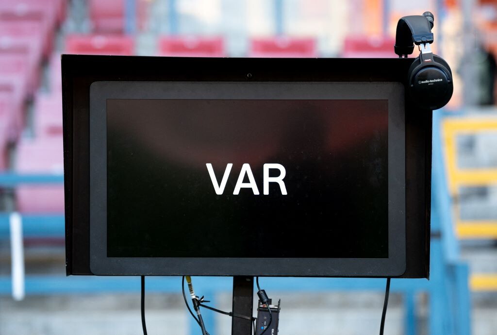 “Pugno, carta, forbice. Il codice Rocchi per pilotare il Var”