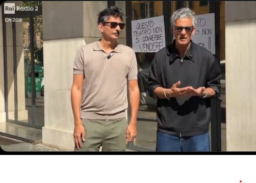 Blitz di Fiorello al Teatro delle Vittorie: "Venderlo è un crimine"