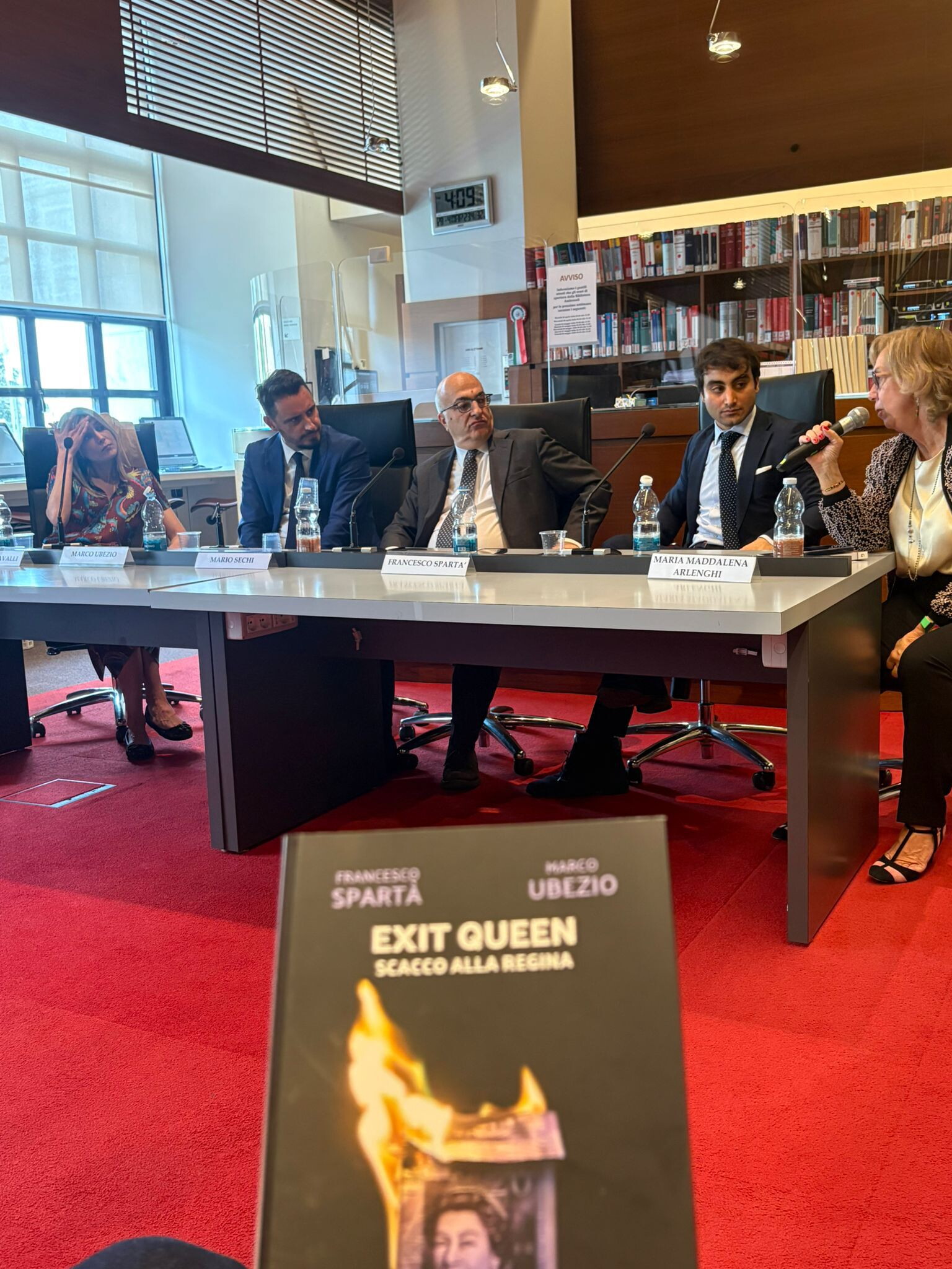 Tra imperi e futuro: ‘Exit Queen’ e la crisi dell’Occidente