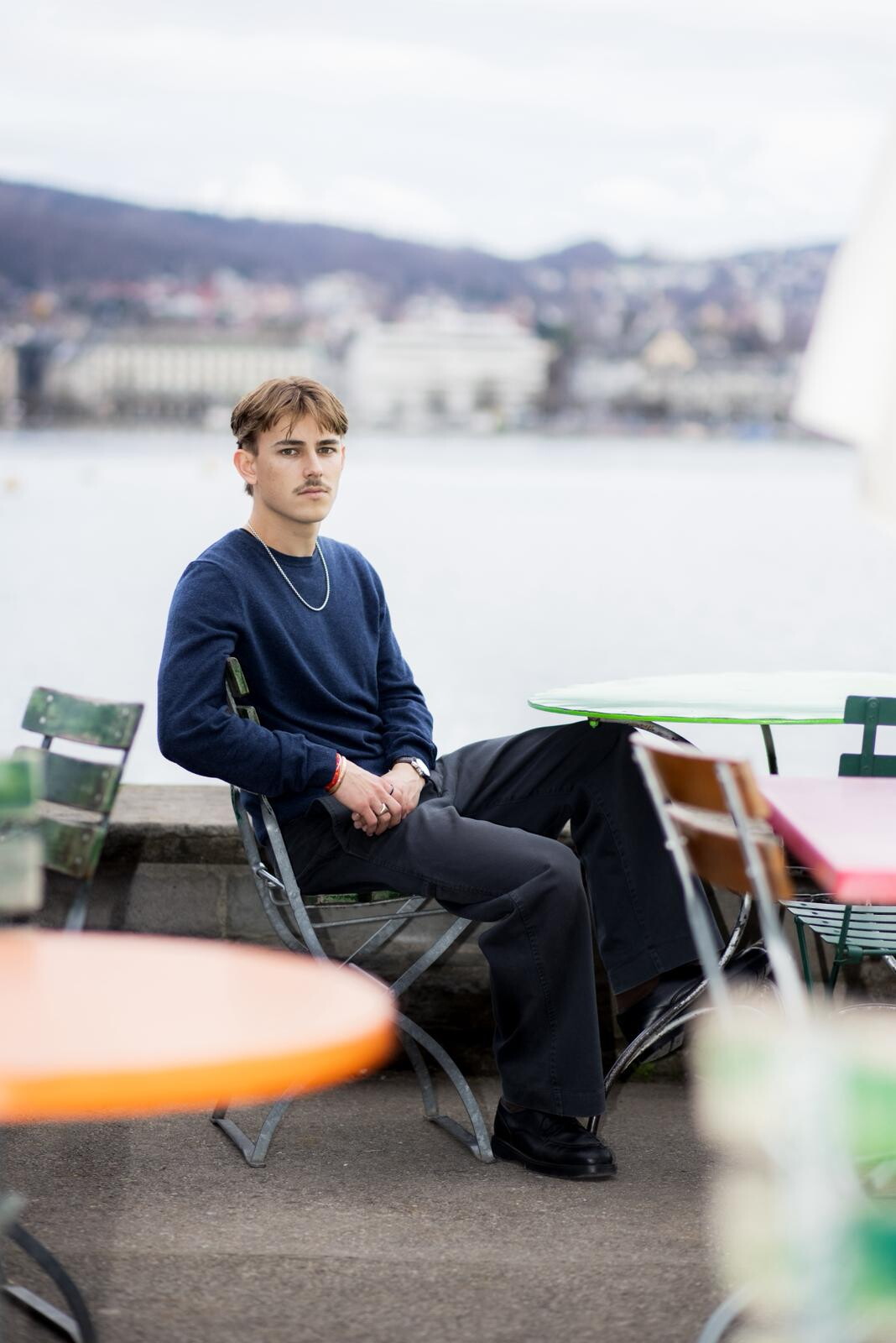 Uno scrittore di 22 anni incanta il mondo, chi è Nelio Biedermann