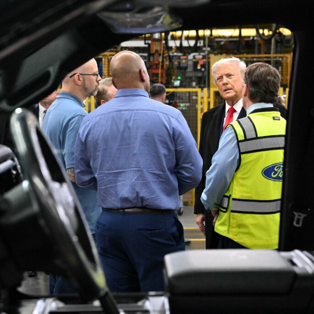 Trump threatens 25% tariffs on European cars