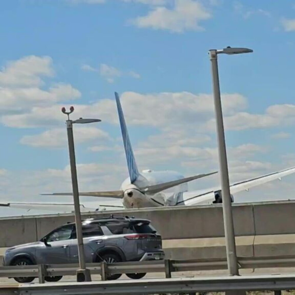 Anteprima: Paura in New Jersey, un aereo partito da Venezia colpisce un palo della luce e un furgone…