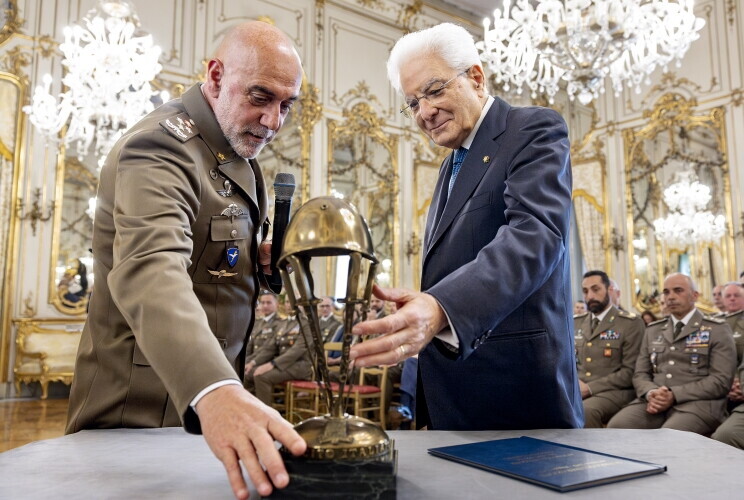 Mattarella: "L'Esercito è fondamentale per salvaguardare l'indipendenza del Paese"