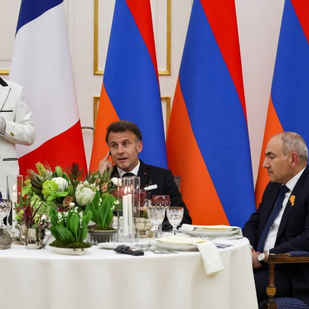 Macron sings ‘La Bohème’ with the Armenian prime minister on drums