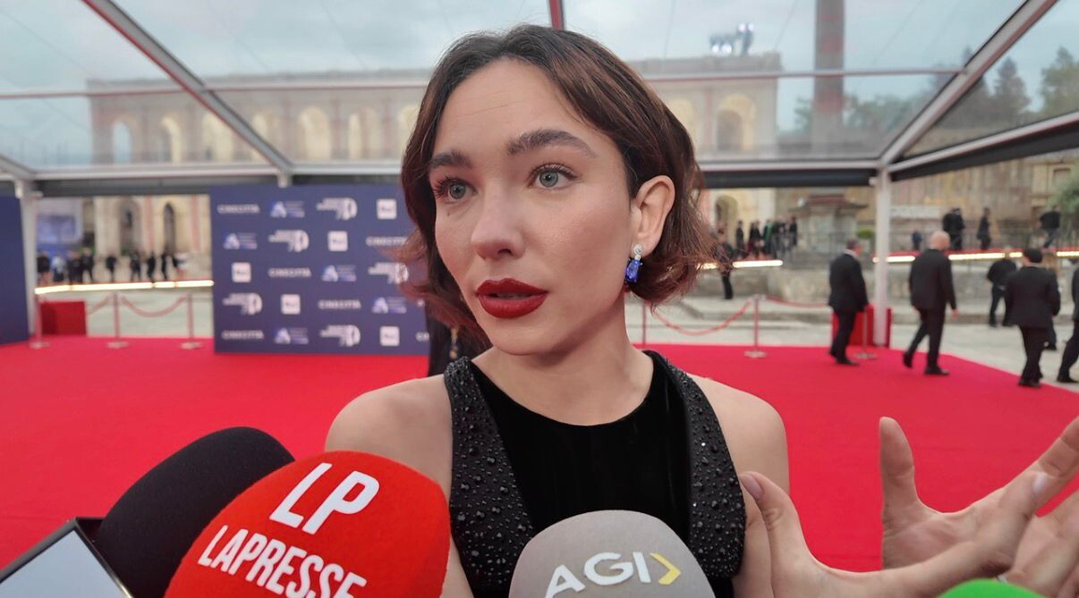 Il red carpet tra celebrazioni e rabbia per la protesta delle maestranze