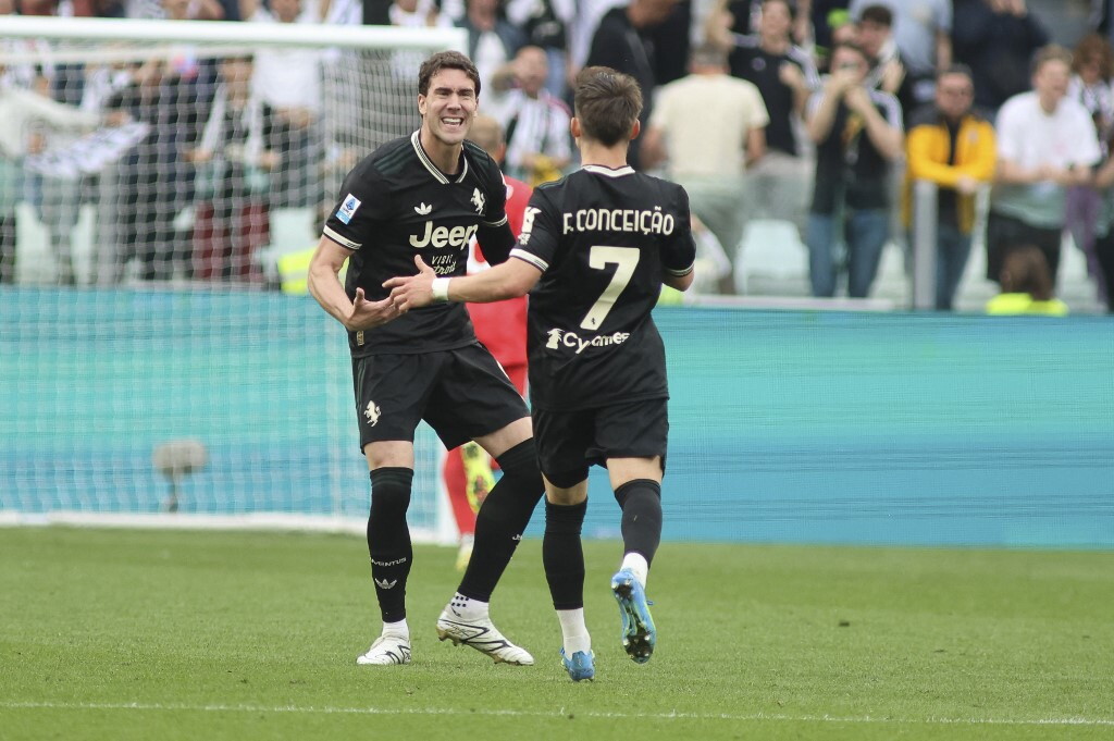 Vlahovic decide Lecce-Juventus dopo 15 secondi. Bianconeri terzi per una notte