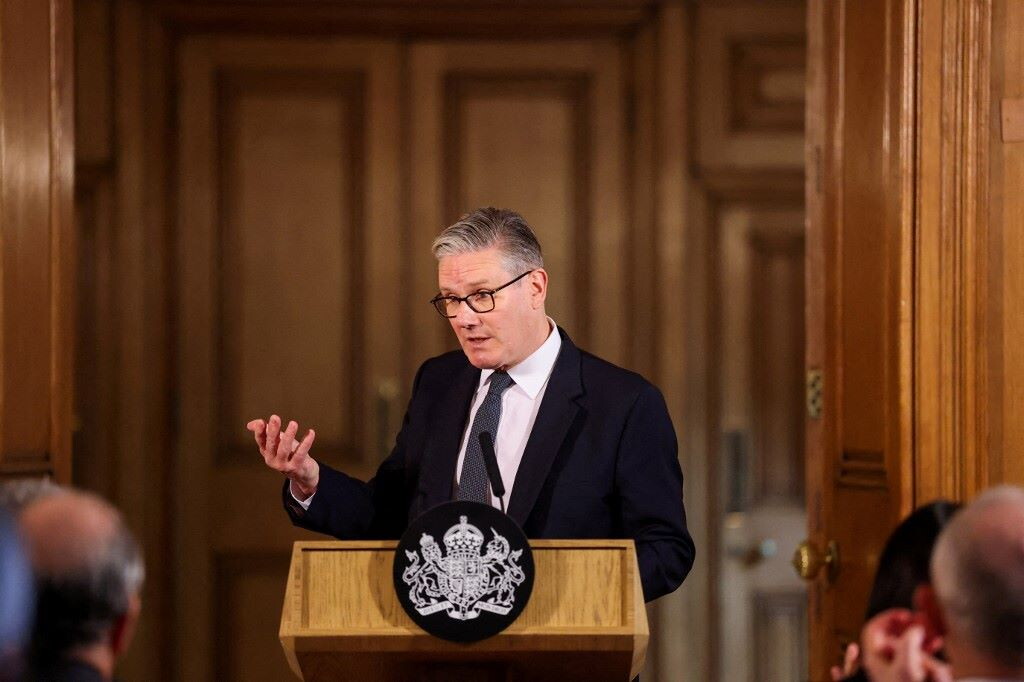 Gran Bretagna, Starmer resiste al fuoco amico e lancia la sfida nei Labour