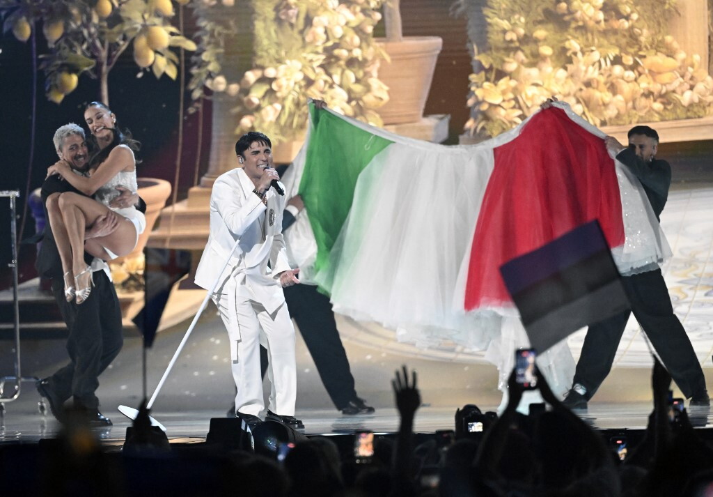 Eurovision, Sal Da Vinci debutta tra applausi e tricolore