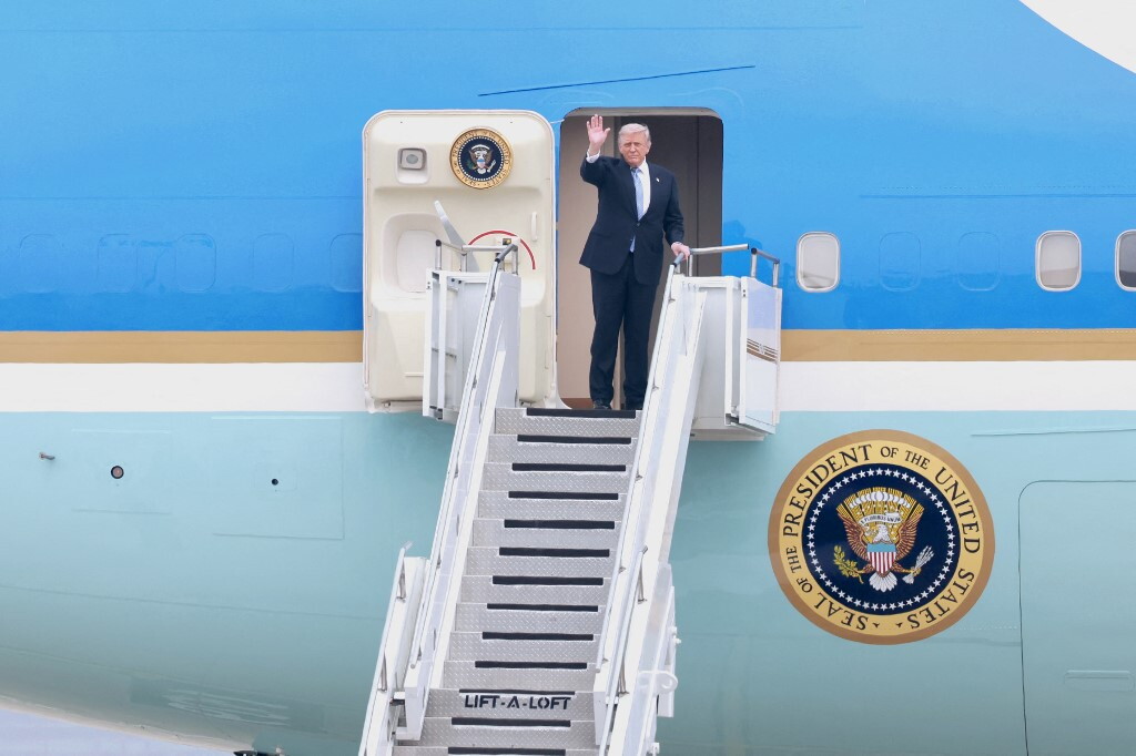 Cellulari e badge cinesi vietati a bordo dell'Air Force One