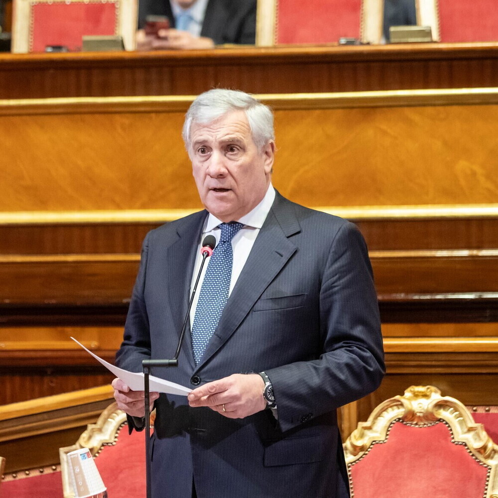 Anteprima: Tajani: "Premiamo l'eroe che ha bloccato l'aggressore" di Modena