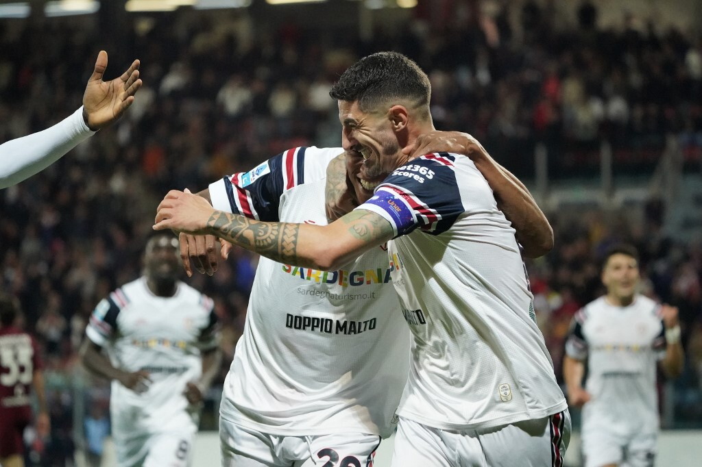 Il Cagliari batte il Toro 2-1 e guadagna la salvezza