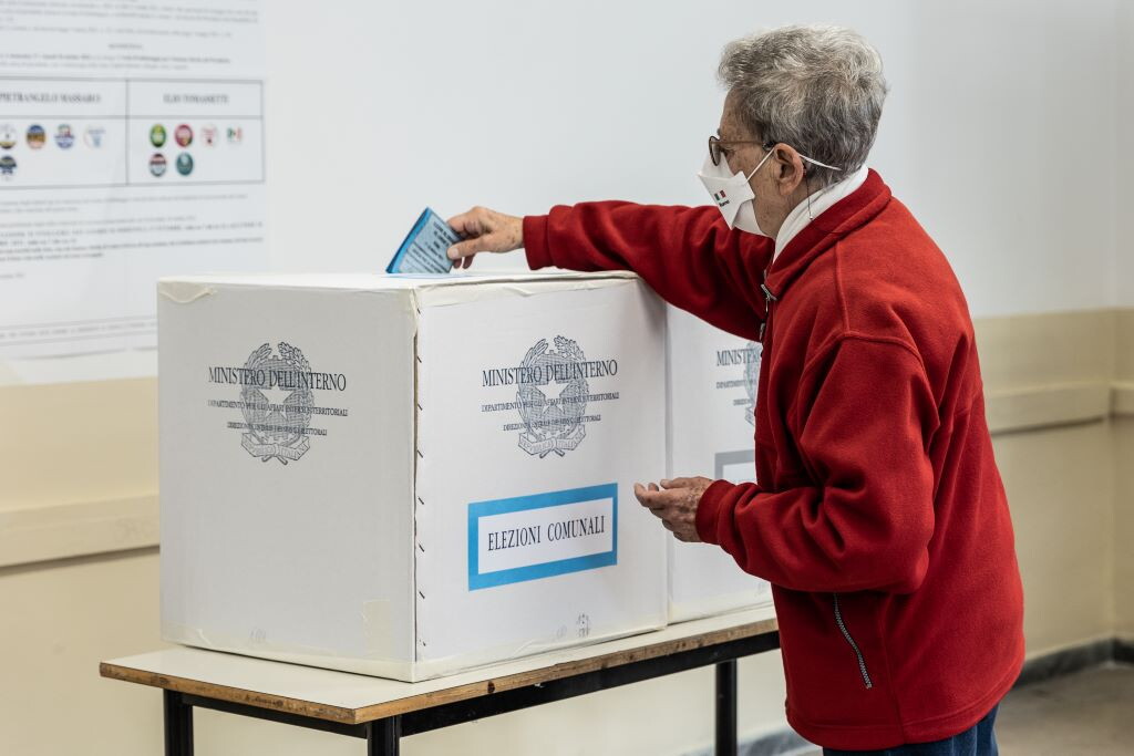 Domenica 24 e lunedì 25 al voto in 894 comuni, 18 sono capoluogo