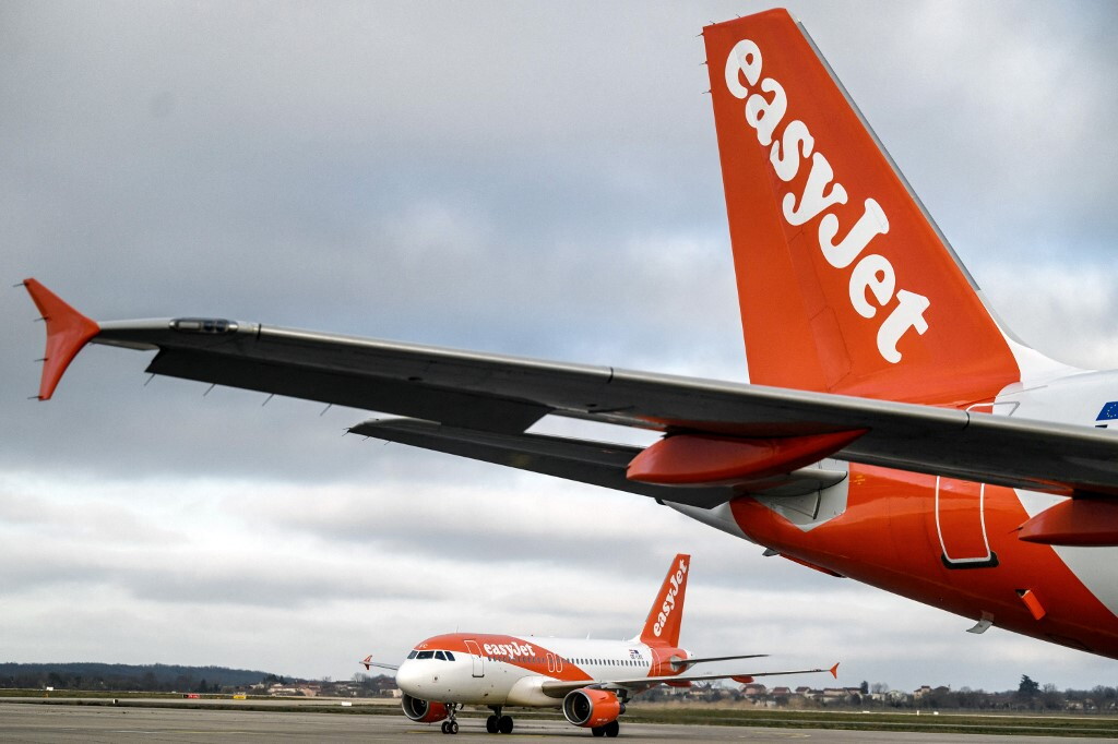 Un power bank sotto carica in un bagaglio fa cambiare rotta a un volo EasyJet