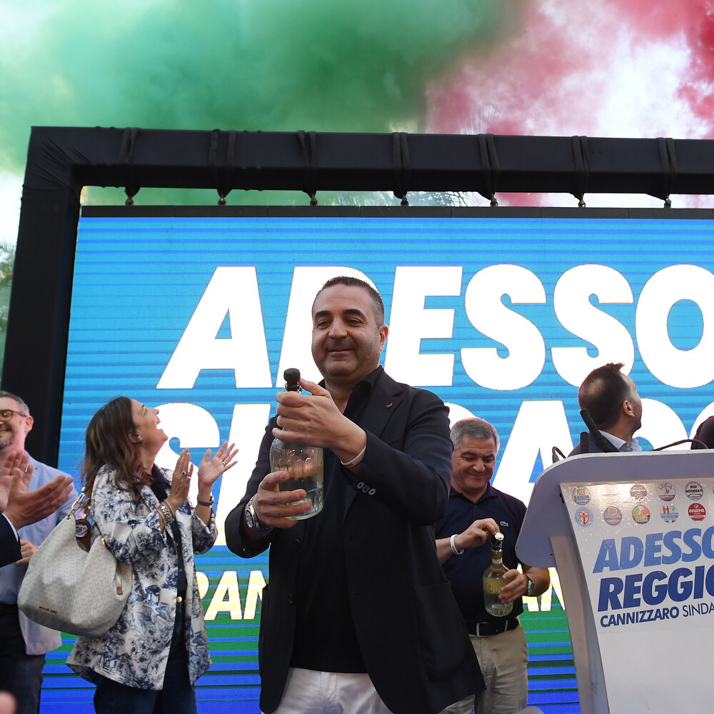 The center-right passes the post-referendum test and looks to the electoral law