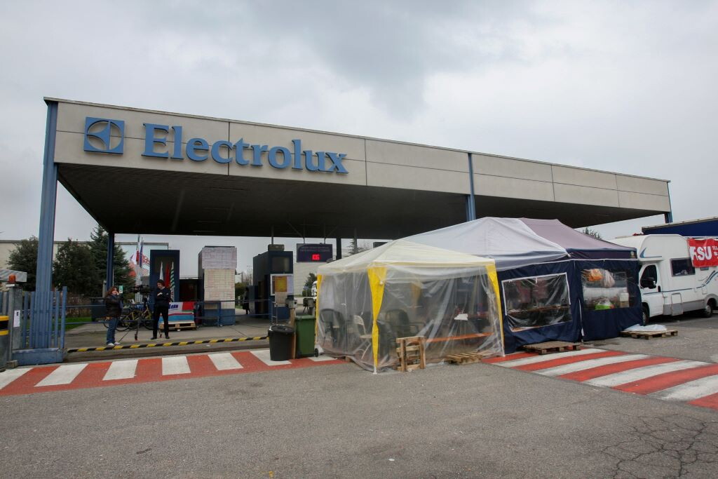 Electrolux: 1.718 esuberi. Urso: "Piano irricevibile"