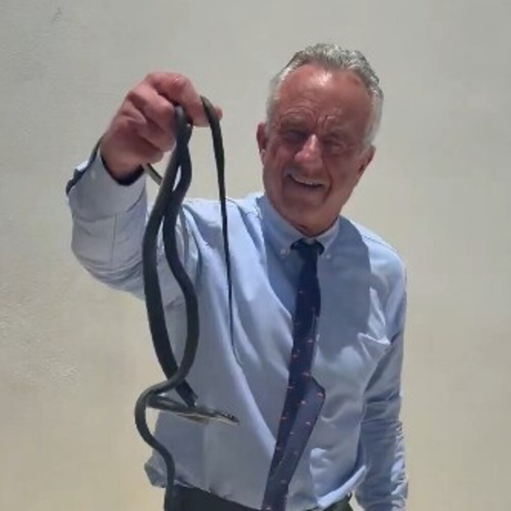Anteprima: Robert Kennedy Jr cattura due serpenti... ma non gli va benissimo [VIDEO]