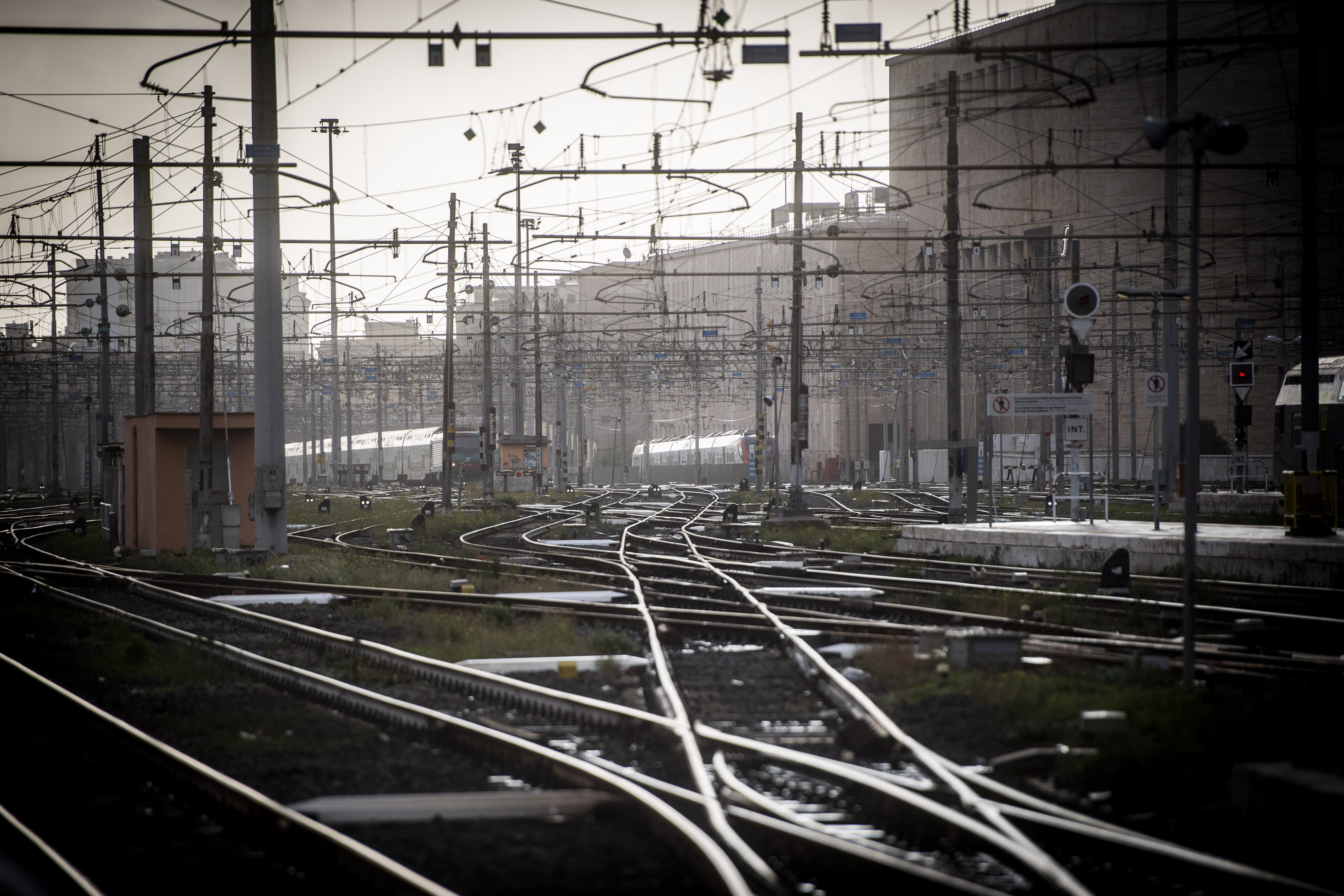 Venerdì nero prima del ponte: lo sciopero generale ferma l'Italia. Trasporti a rischio