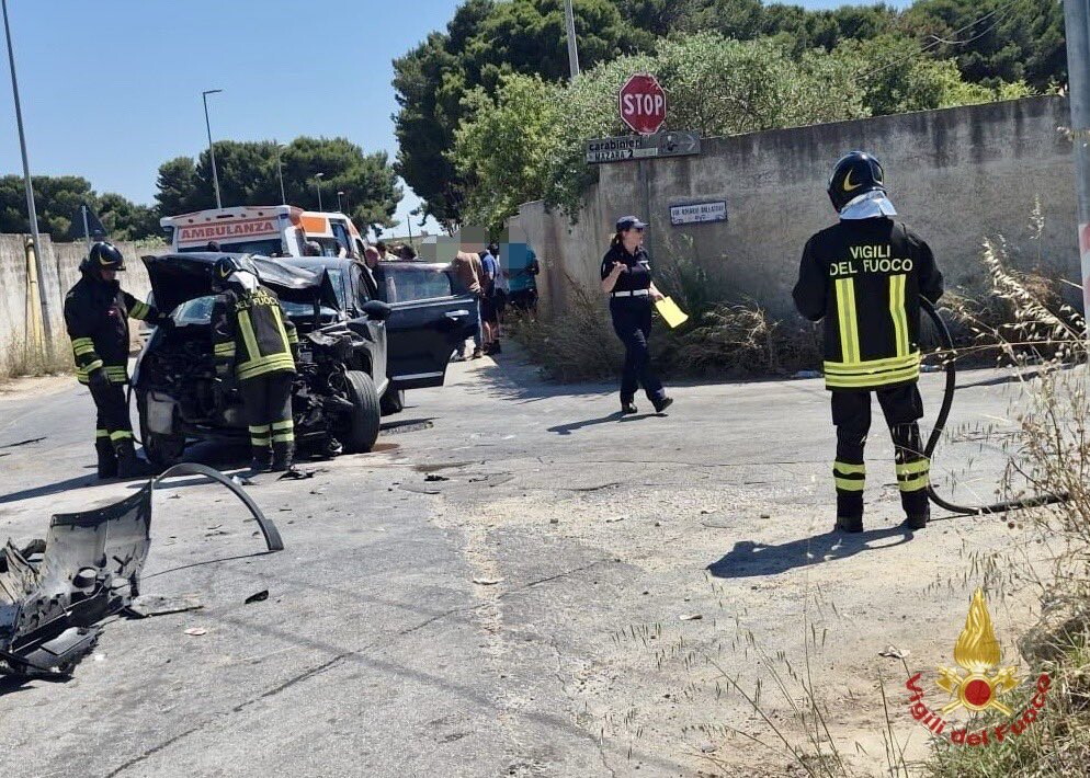 Scuolabus contro auto a Mazara del vallo, 18 feriti di cui 14 bimbi