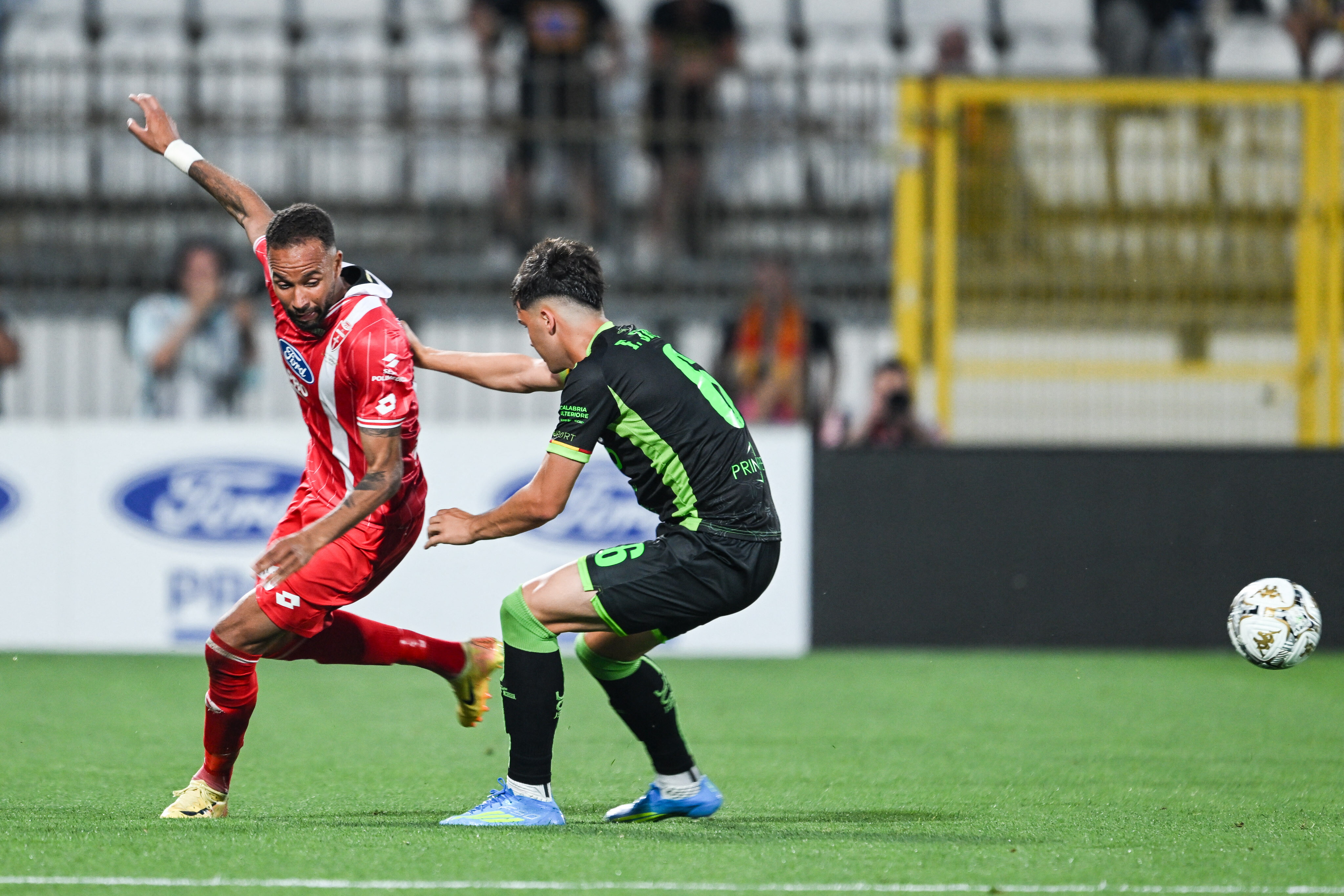 Playoff: il Catanzaro domina e vince 2-0 ma in Serie A ci va il Monza