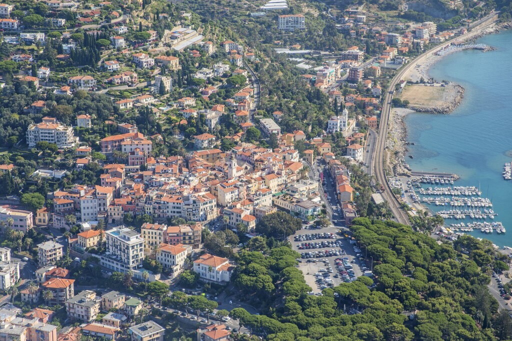 La morte della bimba di due anni a Bordighera, arrestato anche il compagno della madre
