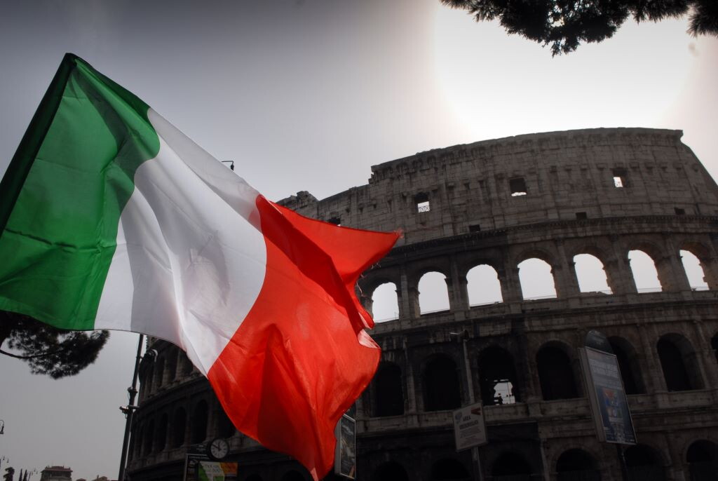 Per la Festa della Repubblica il Colosseo sarà avvolto da un gigantesco Tricolore