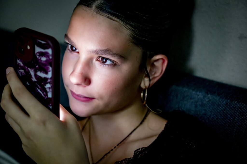 La Svezia ai genitori, non usate il cellulare davanti ai bambini