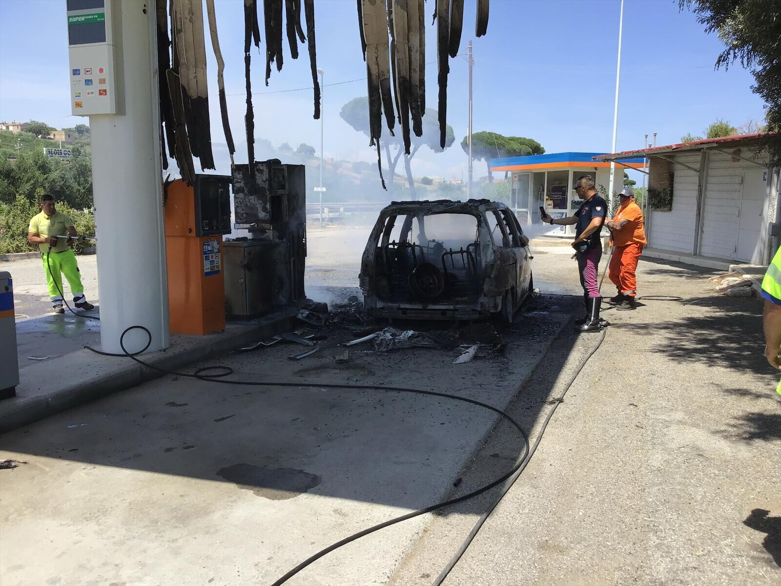 Corpi carbonizzati in auto, fermati due cittadini stranieri