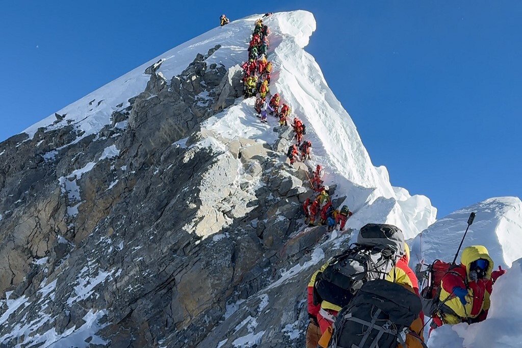 Everest, guida nepalese sopravvive dopo sei giorni