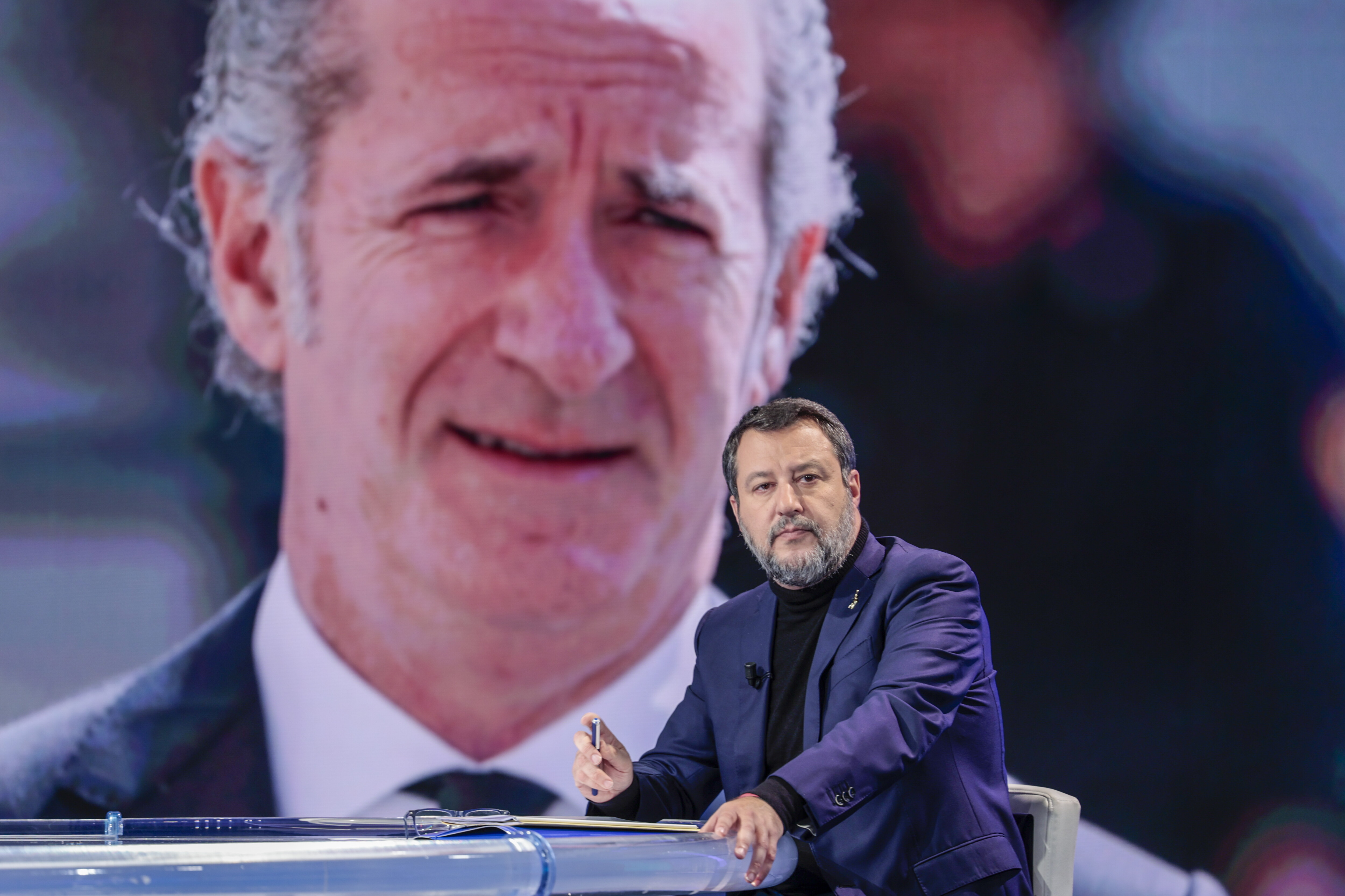 La Lega va verso nuovi addii, Salvini cerca l'intesa con Zaia