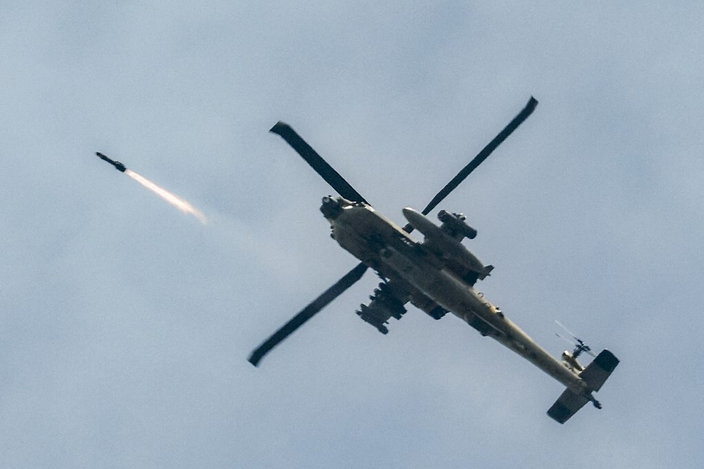 Iran: Trump: "Abbattuto elicottero Apache, risponderemo". Ma forse è stato un incidente