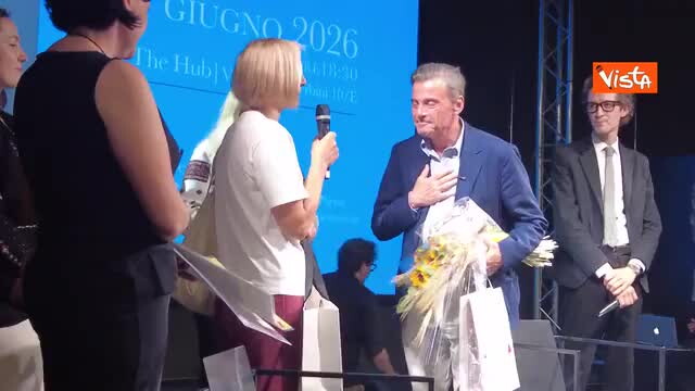 Una donna Ucraina a Calenda: "Ho fatto Instagram solo per lei"