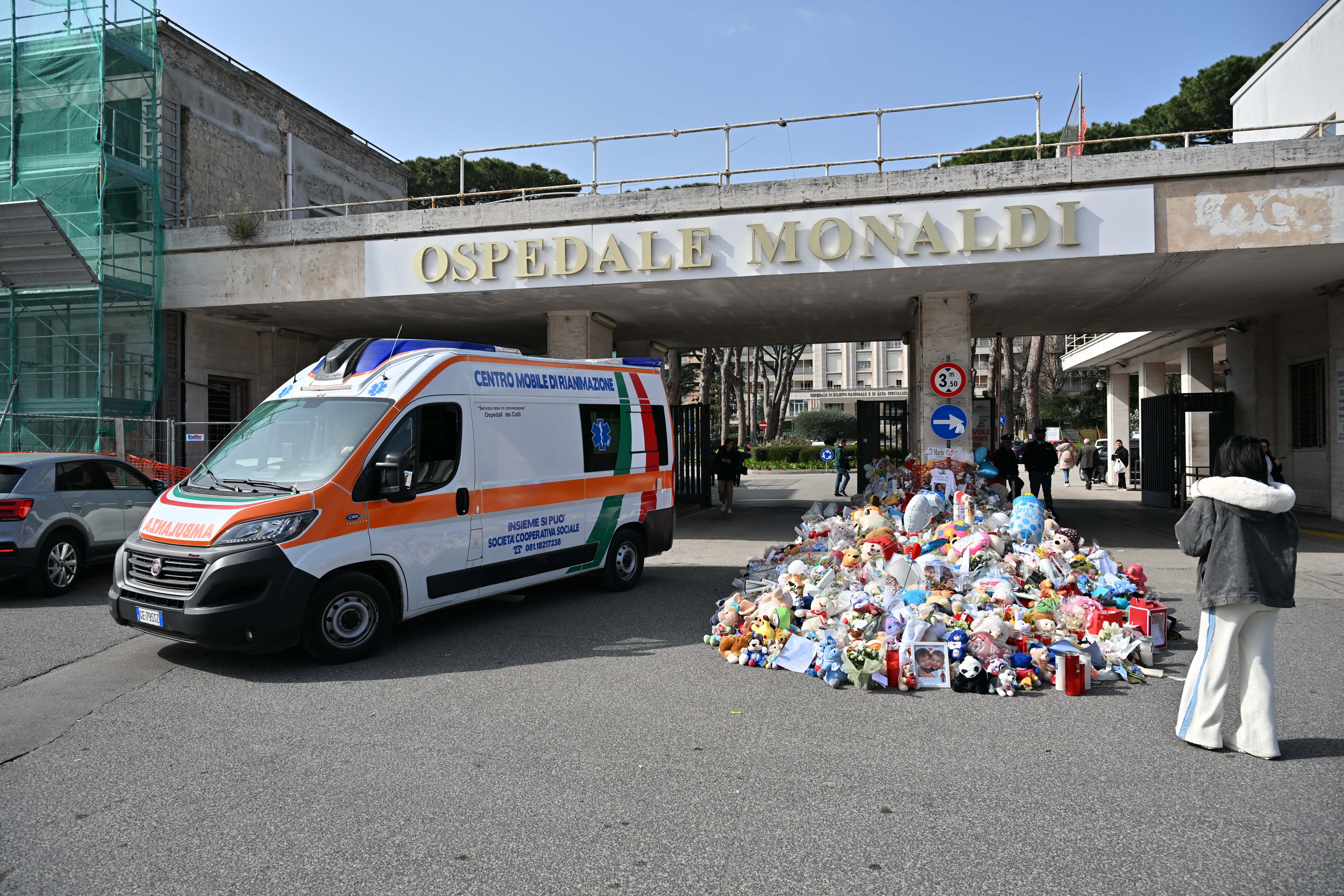 Cuore "bruciato" al Monaldi: sospesi i cardiochirurghi del piccolo Domenico
