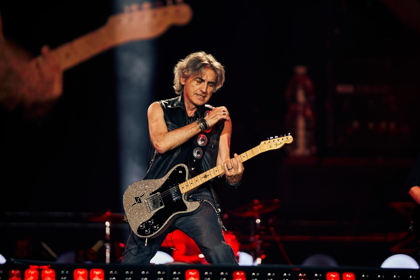 Ligabue all'Olimpico di Roma canta ancora contro le guerre